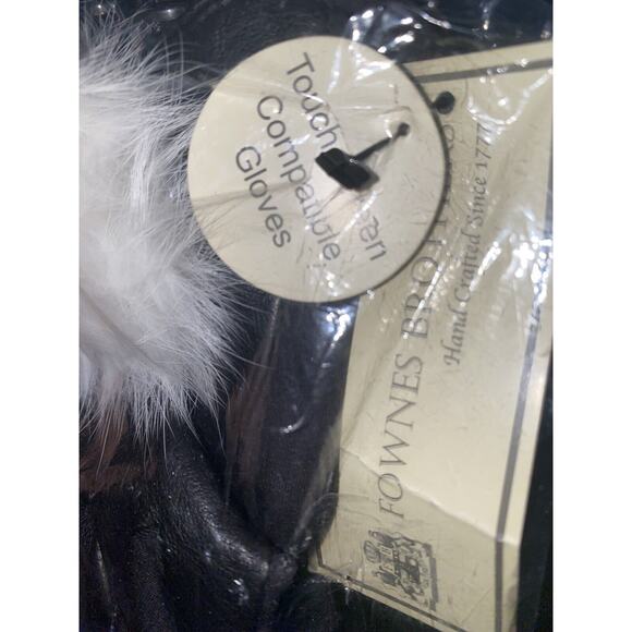 Fownes Brothers Lord &Taylor Black Leather Gloves Rabbit Fur Pom Touchscreen NWT - Picture 6 of 10